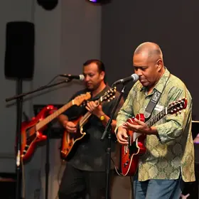 Domingo de Axé em Farol com Paulinho Badaloka