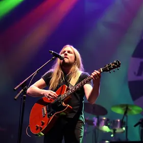 Humberto Gessinger se despede de turnê com show em Campos dos Goytacazes